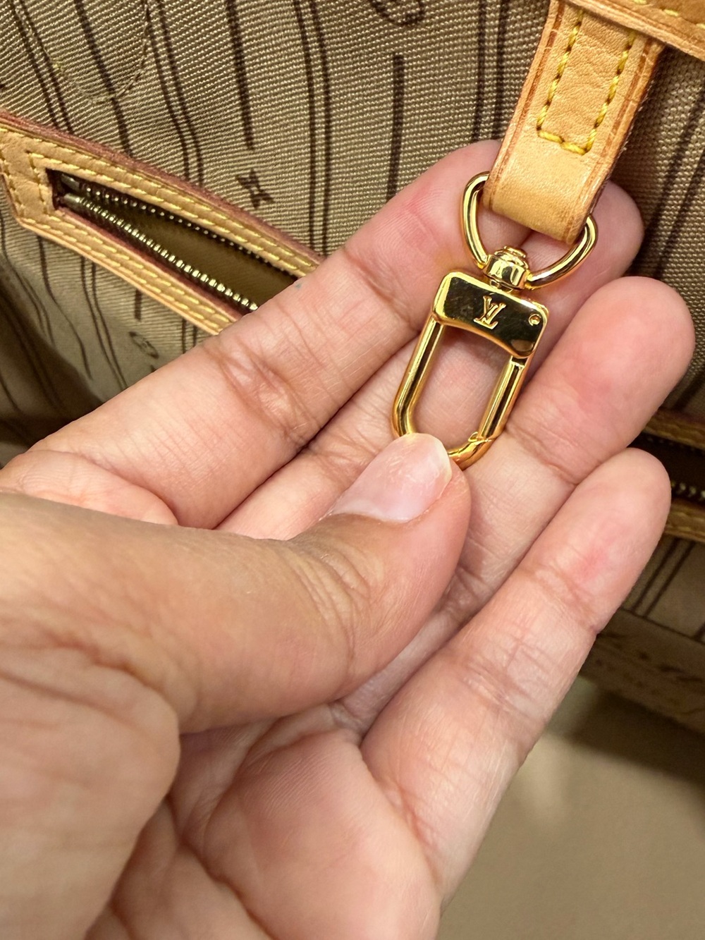 Louis Vuitton Neverfull MM tote in classic monogram canvas - Picture 11 of 14
